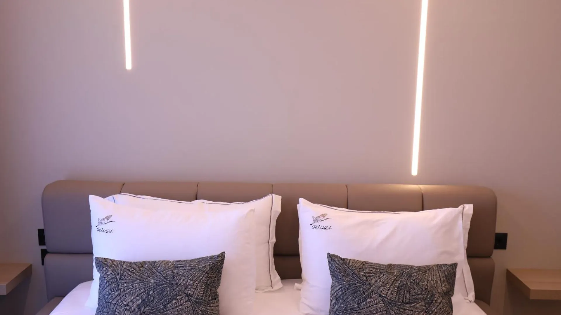 Dallga Suites Tushemisht 호텔