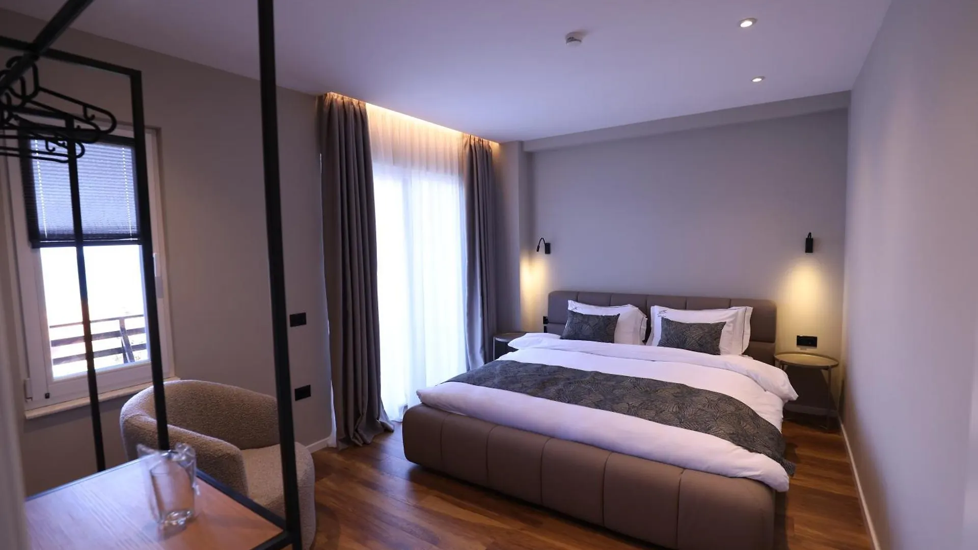 Dallga Suites Tushemisht 호텔