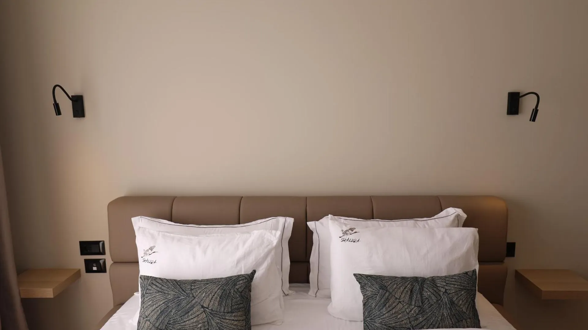 Dallga Suites Tushemisht 호텔