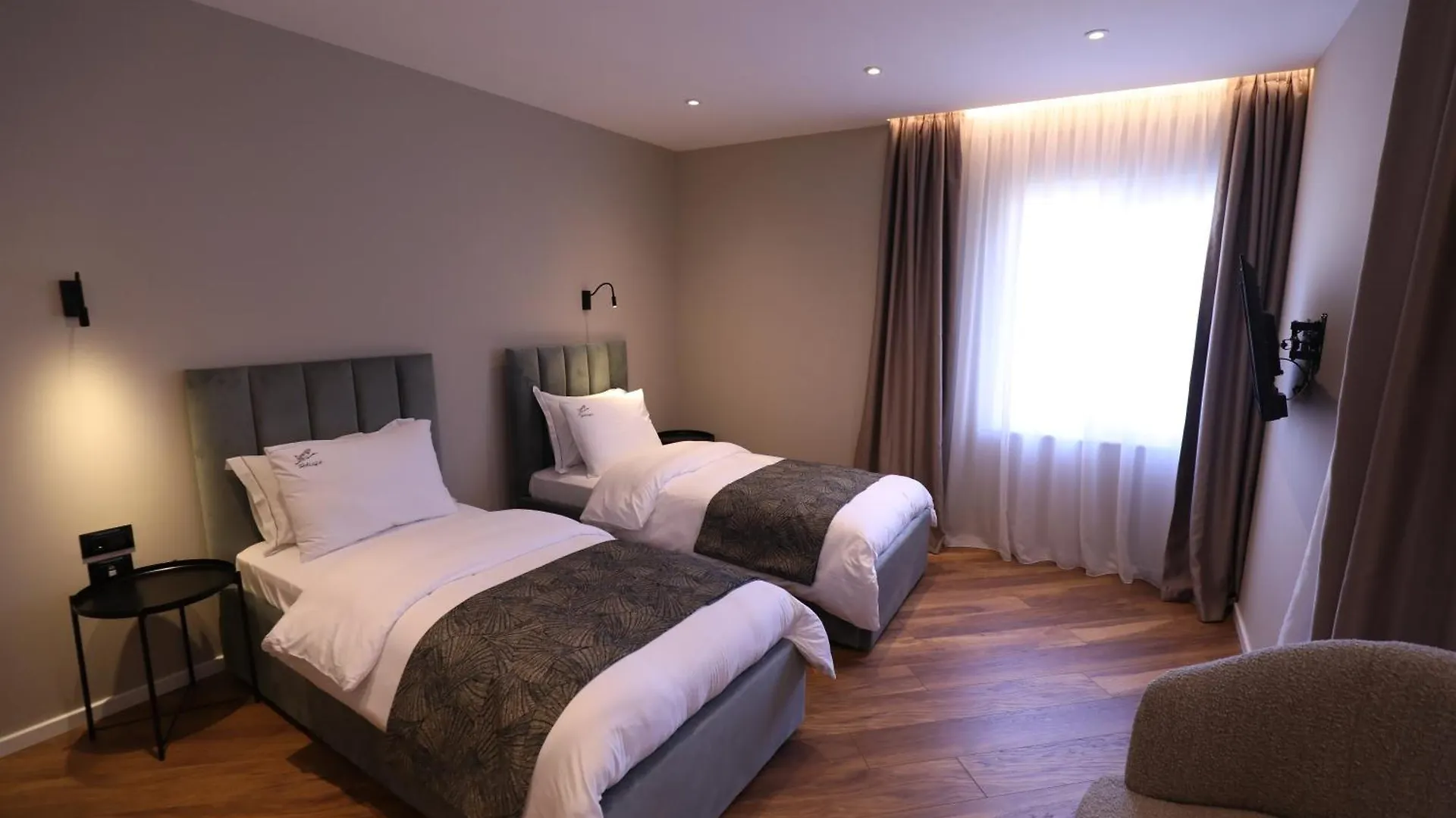 Dallga Suites Tushemisht Hotel